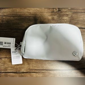 Lululemon Everywhere Belt Bag